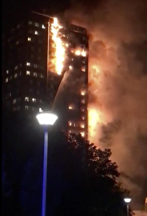 londra incendio palazzo