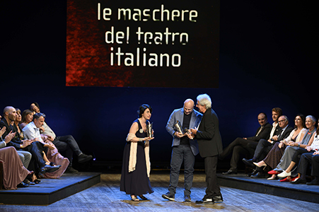 Premio maschere - Vincenzo Pirrotta al centro alla premiazione