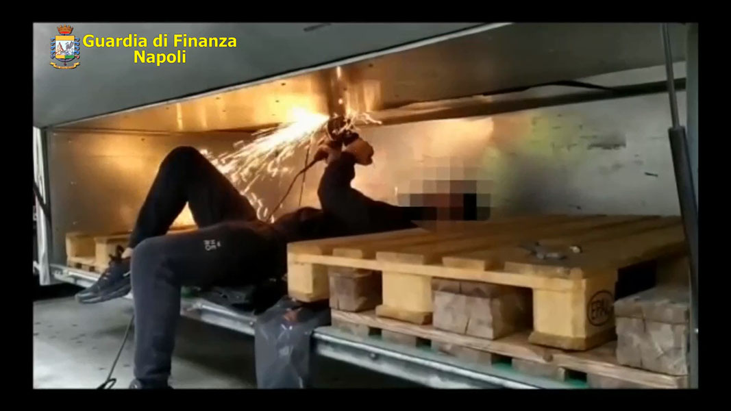 Gdf Napoli sequestro hashish 09.10.2020