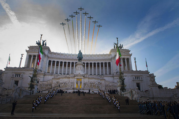 alman-vittoriano con frecce tricolore (foto web)