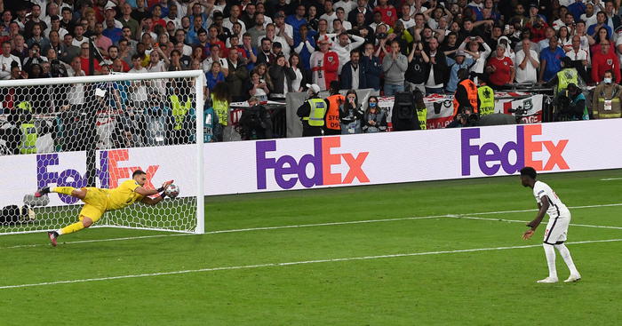 calcio-donnarumma-para-il-rigore-11.07.2021-foto-web.jpg