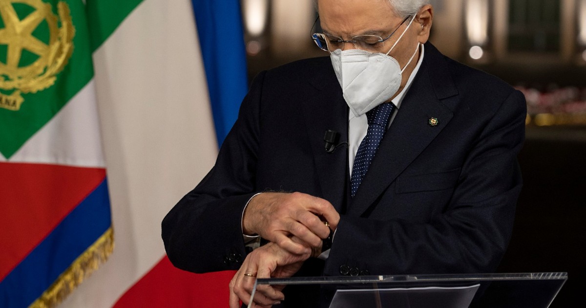 mattarella-guarda orologio (foto web)