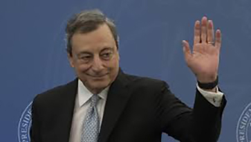 Draghi saluta (foto web)