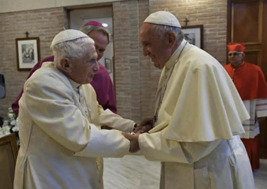 Papa Benedetto XVI e papa Bergoglio