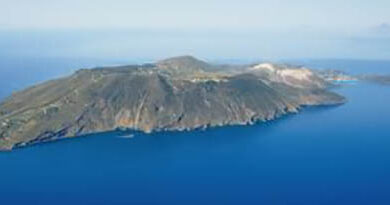 Isola-Vulcano-Sicilia-Foto-Wikipedia.jpg