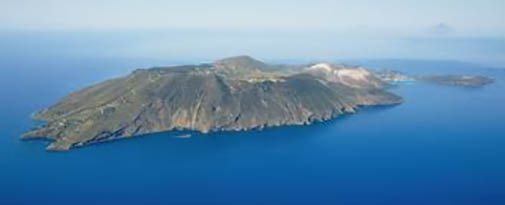 Isola-Vulcano-Sicilia-Foto-Wikipedia.jpg