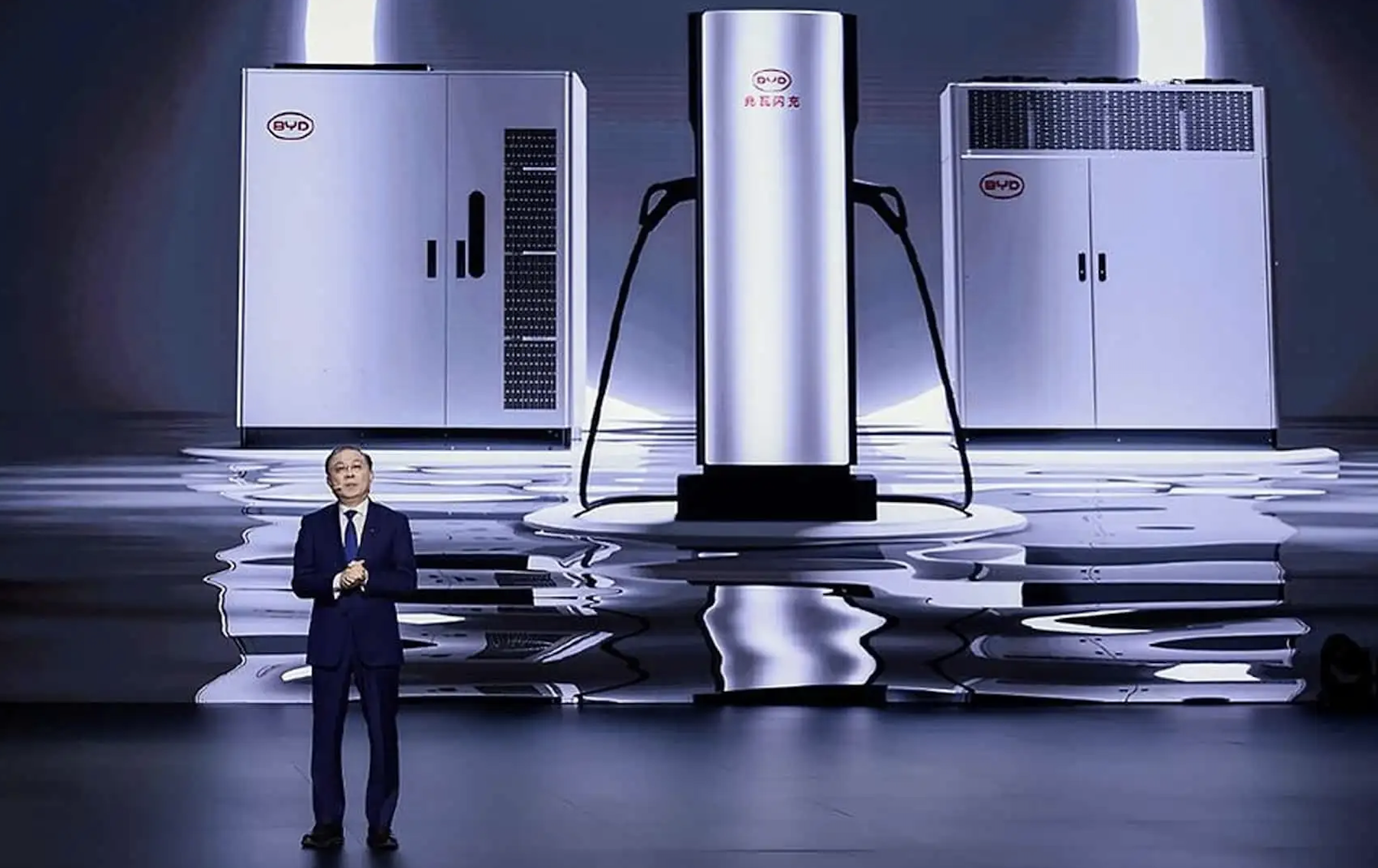 Ad aprile 2025, le prime 500 stazioni di ricarica ultraveloci da 1.000 kW: all’inizio in Cina, ma BYD intende invadere il mondo