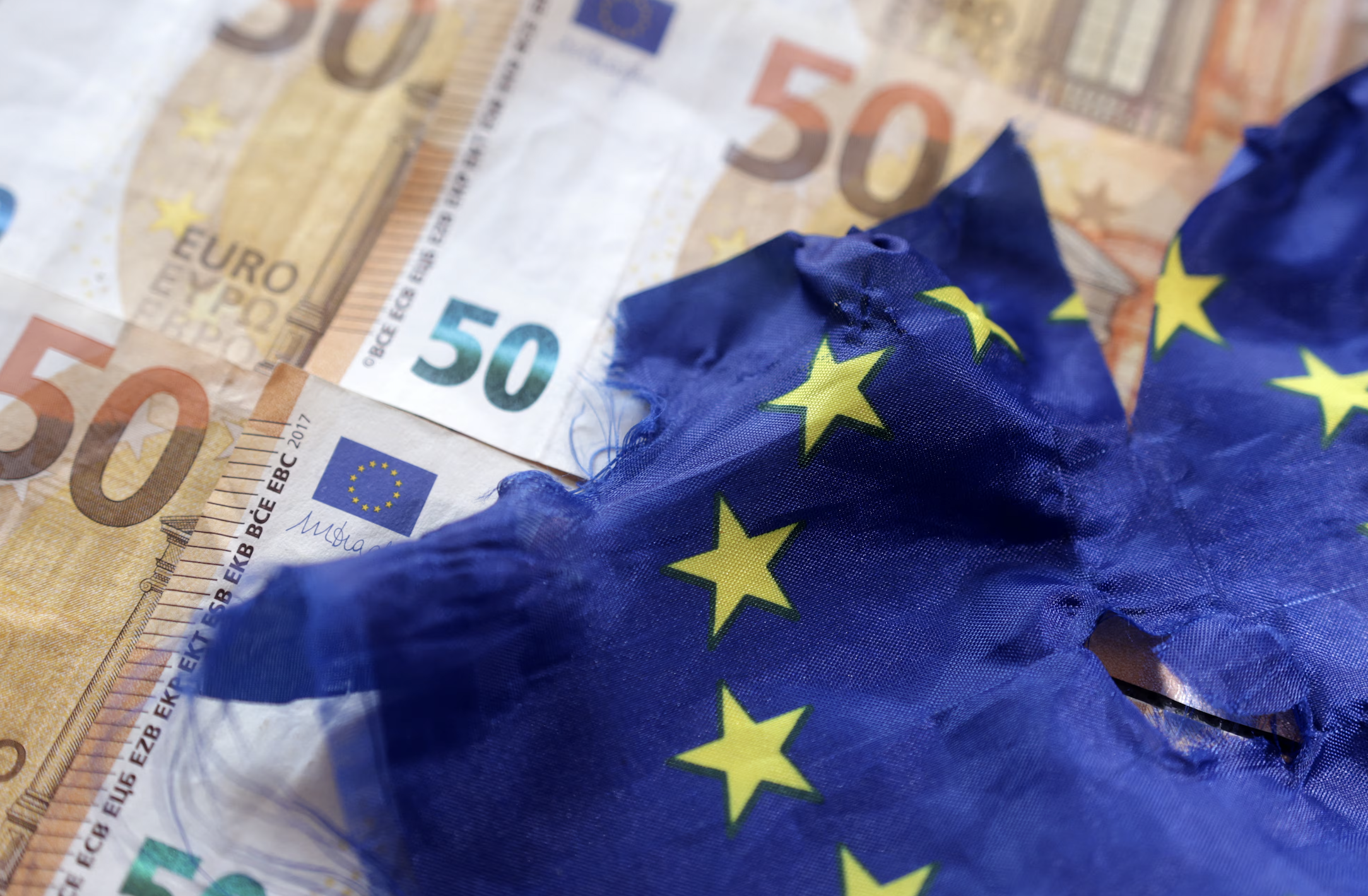 Escalation di dazi nella guerra commerciale USA-UE