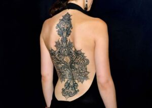 Schiena Donna Tatuaggio Ornamentale Decorativo - attualita.it Schiena Donna Tatuaggio Ornamentale Decorativo