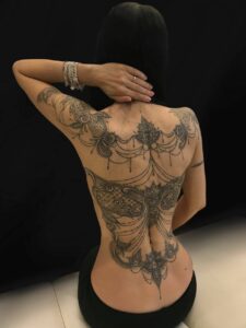 Schiena Femminile Tatuaggio Ornamentale Pizzo - attualita.it Schiena Femminile Tatuaggio Ornamentale Pizzo
