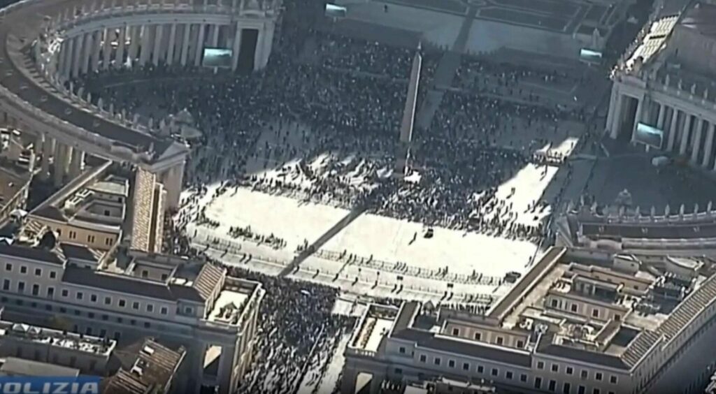 Seconda giornata di conclave con 4 voti e 2 fumate per il nuovo Papa 2 - attualita.it Seconda giornata di conclave con 4 voti e 2 fumate per il nuovo Papa