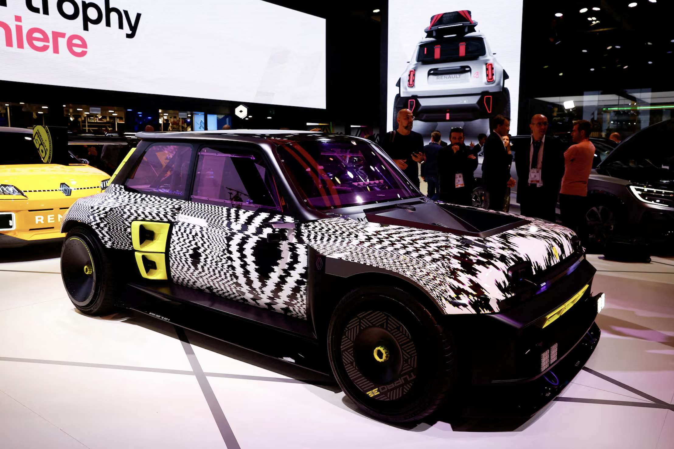 La berlina elettrica turbo Renault a 155.000 euro accumula ordini: prodigio