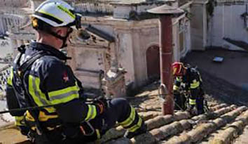 comignolo-cappella-Sistina-Vigili-del-Fuoco-foto-web.jpg
