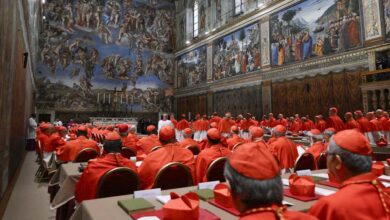 Seconda giornata di conclave con 4 voti e 2 fumate per il nuovo Papa 