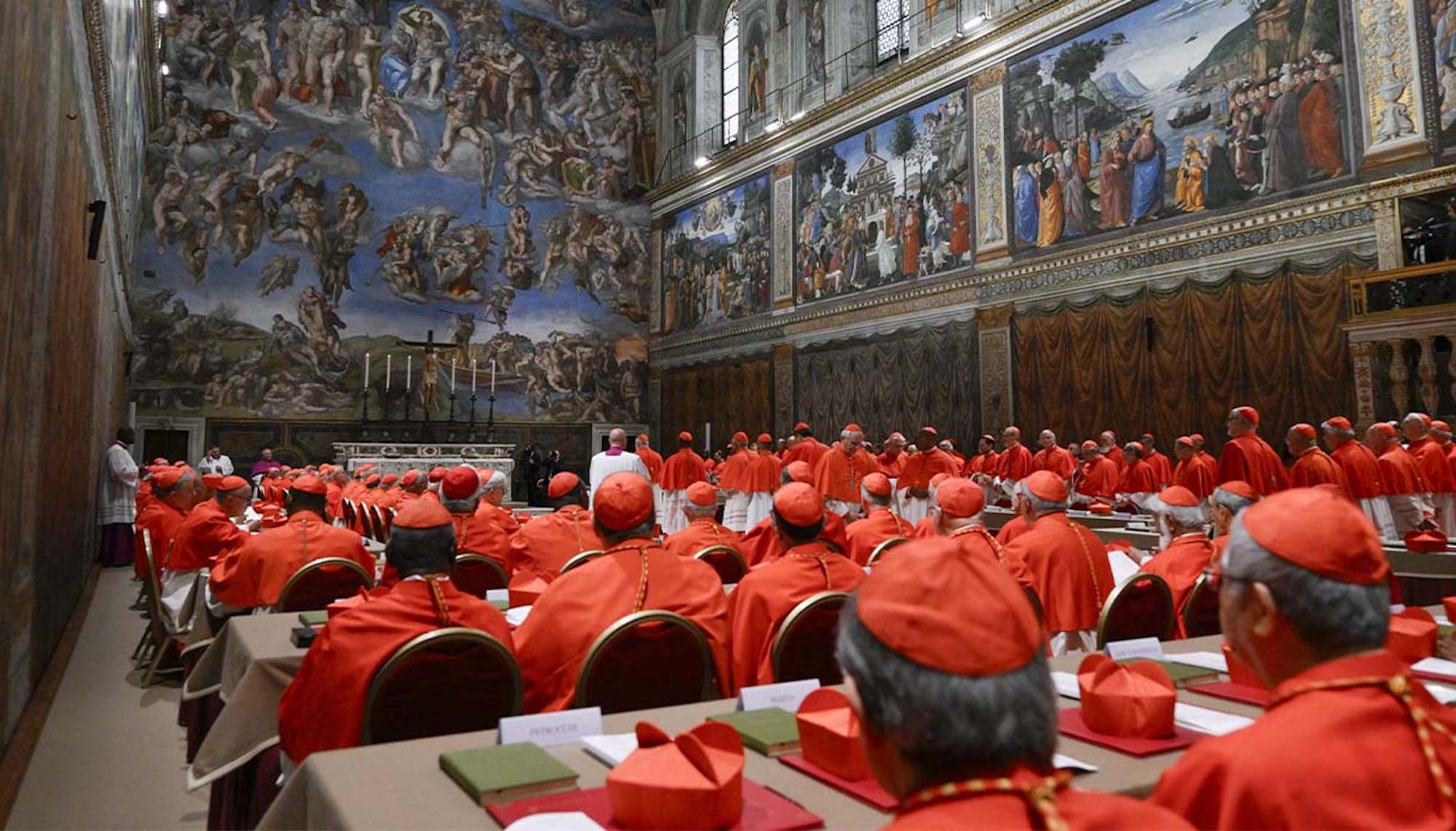 Seconda giornata di conclave con 4 voti e 2 fumate per il nuovo Papa 