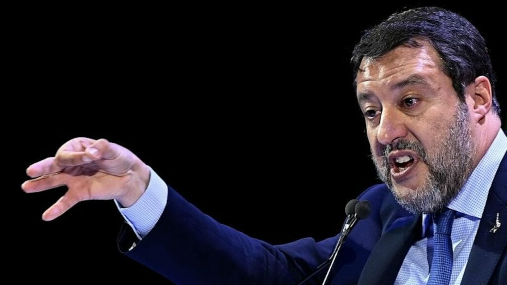 salvini - attualita.it Superbollo auto da abolire: idea di Salvini