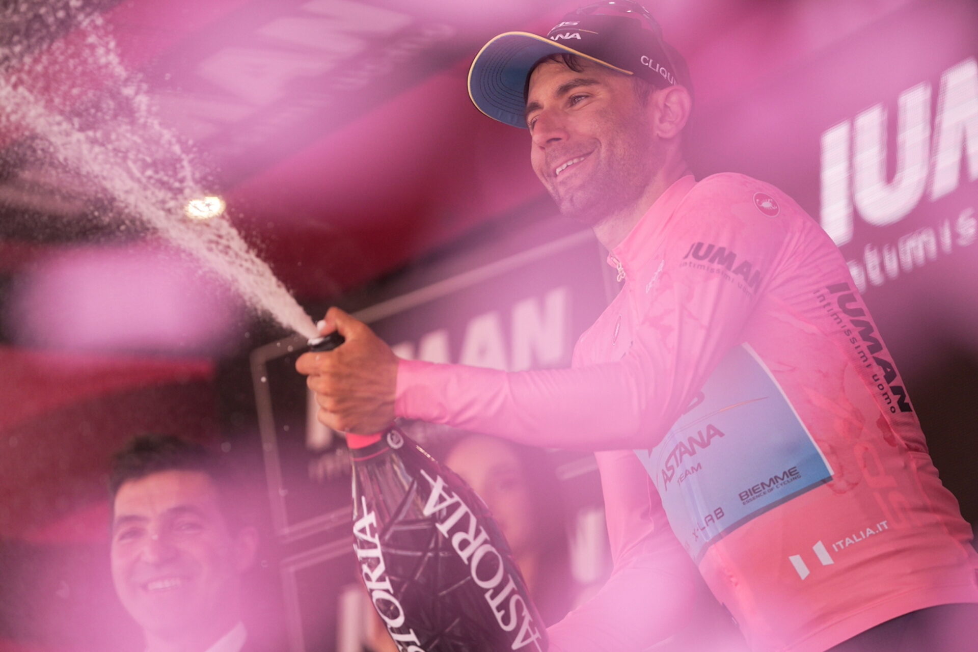 Ulissi Maglia Rosa al Giro d’Italia 2025 a 36 anni: non è mai troppo tardi