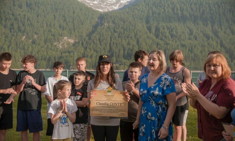 Claudia Conte riceve la cittadinanza onoraria di Krasnokutsnel Parco Nazionale del Gran Paradiso durante una missione umanitaria - attualita.it Claudia Conte riceve la cittadinanza onoraria di Krasnokutsnel Parco Nazionale del Gran Paradiso durante una missione umanitaria