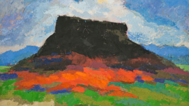 La pietra di Bismantova 100x80 - 1990 - Olio Sabbiato - Claudio Spattini paesaggio roccioso dai colori intensi con cielo azzurro e campi fioriti