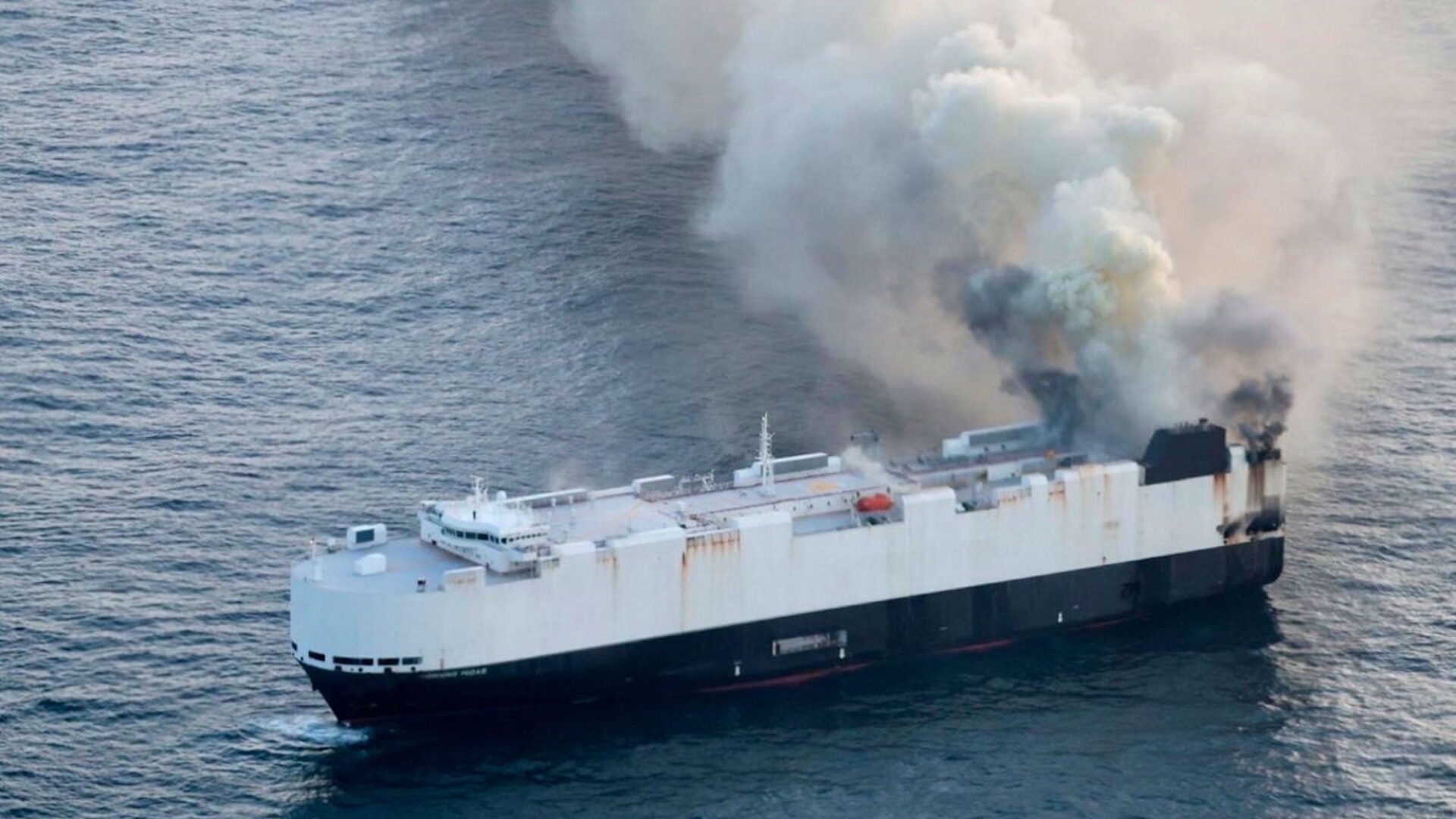 Il recente naufragio della Morning Midas, una delle più grandi navi da carico del mondo, si preannuncia come uno dei disastri marittimi più costosi della storia, con stime che indicano un impatto economico di ben 560 milioni di dollari