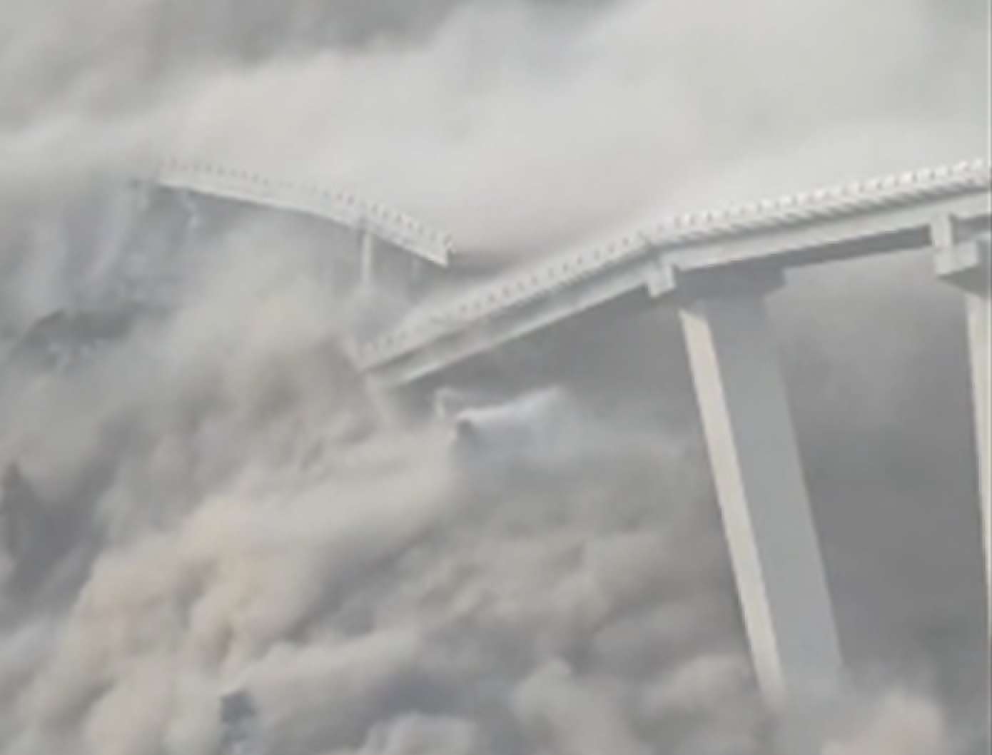 Crolla ponte Hongqi in Cina - attualita.it Crolla ponte Hongqi in Cina