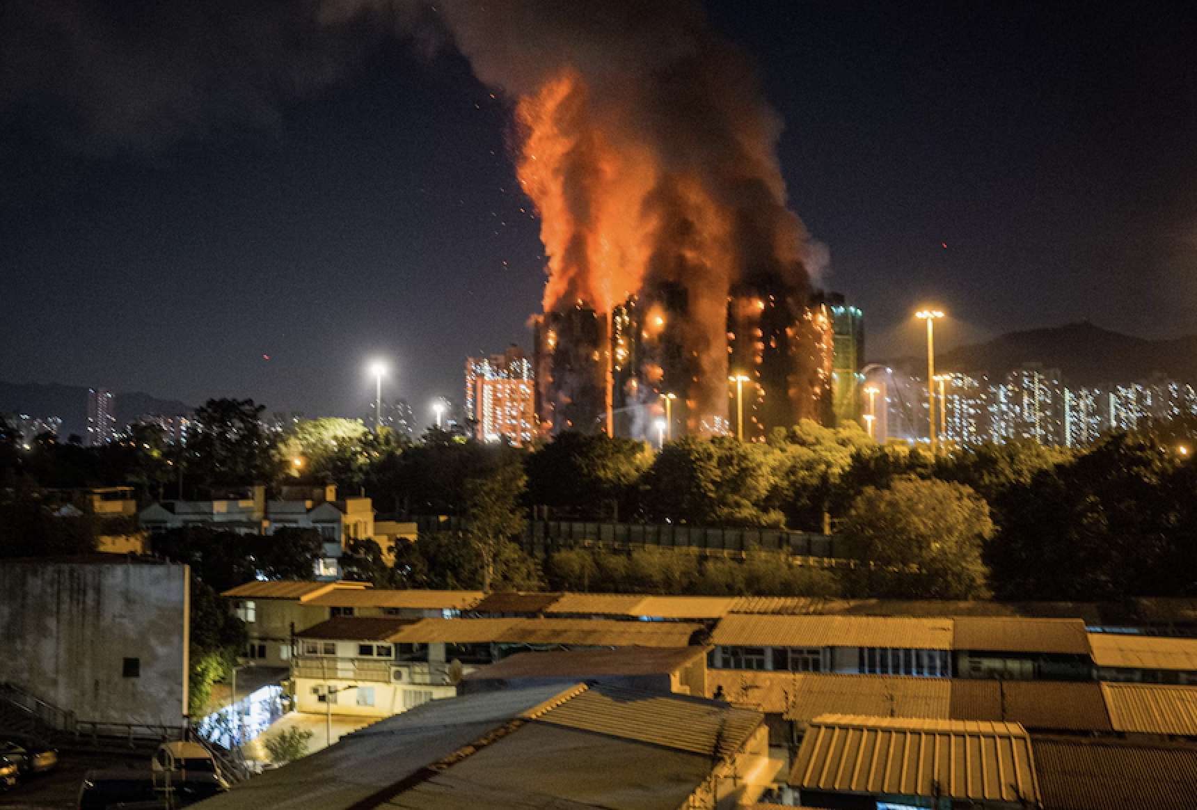 Incendio grattacieli Hong Kong - attualita.it Incendio grattacieli Hong Kong