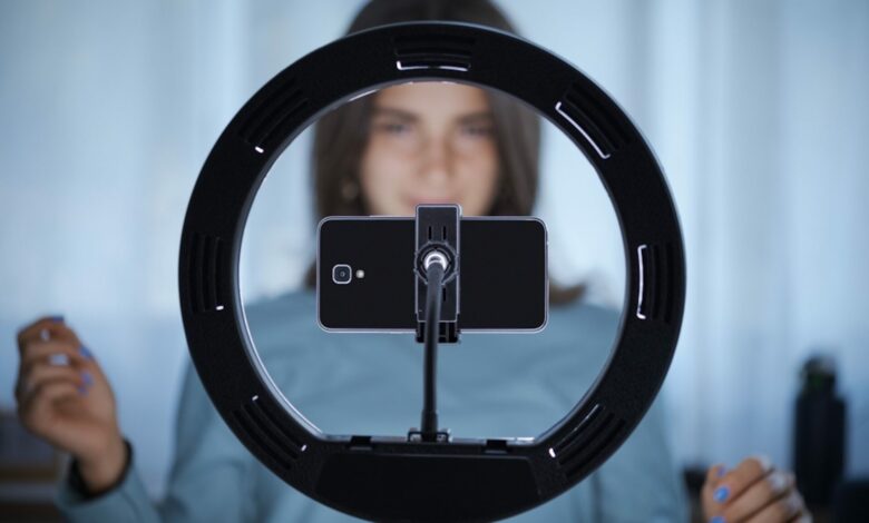 È online il web form Agcom per l’iscrizione all’elenco degli influencer rilevanti: sono tenuti a registrarsi i soggetti con almeno 500.000 follower o un milione di visualizzazioni medie mensili 