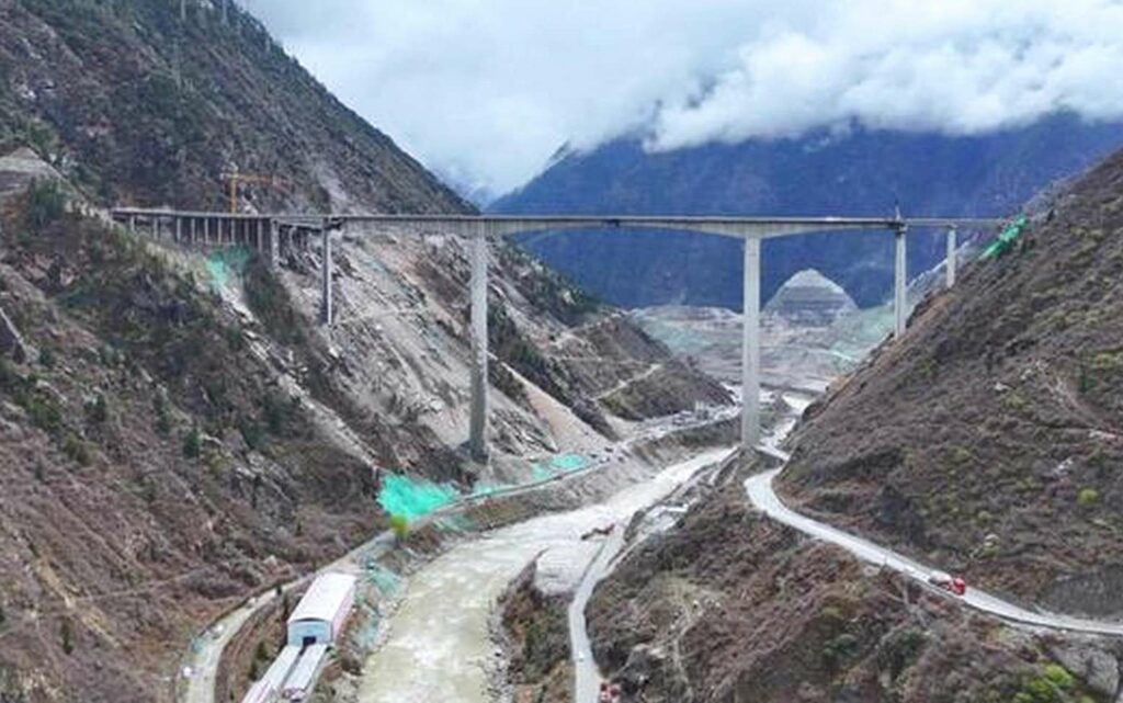 ponte-cina-pre-crollo - attualita.it Il ponte crollato, il ponte Hongqi in Cina