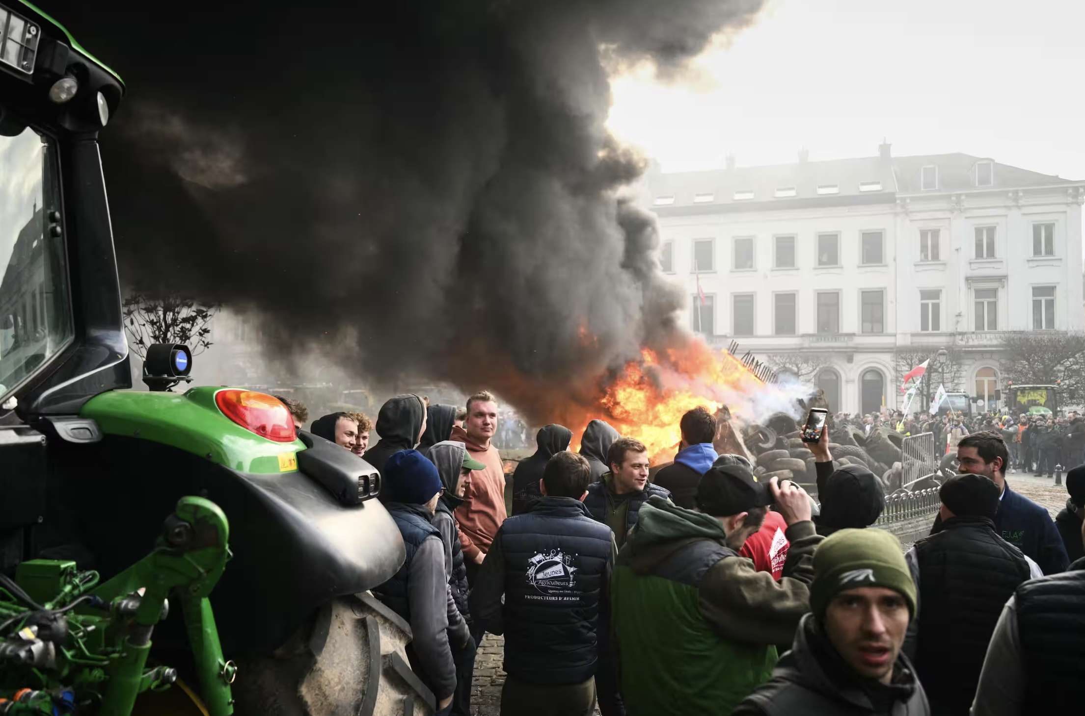 Agricoltori protestano contro lUnione Europea a Bruxelles