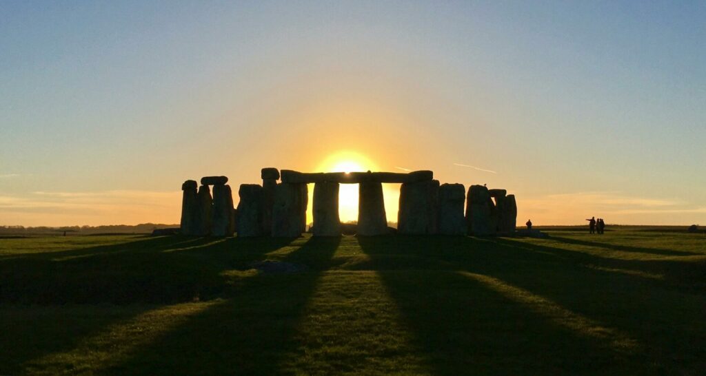 solstizio - attualita.it Solstizio e Sole in Capricorno (21 Dicembre): l'energia di Stonehenge per l'Oroscopo settimanale! Marte in Capricorno richiede focus e concretezza. Previsioni 15-21 Dicembre.