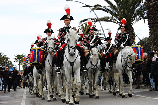 fanfara-carabinieri-a-cavallo-foto-web.jpg