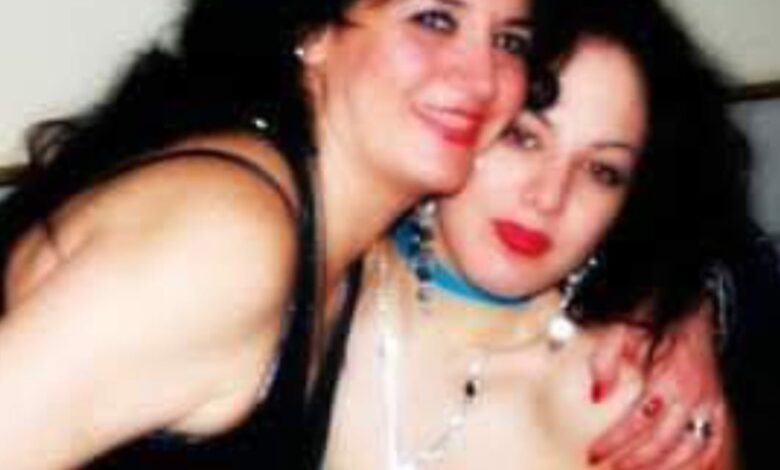 Un legame che il tempo non spezza: Maria Grazia Di Bari insieme alla figlia Nicole Lelli. È nel nome di Nicole e di tutte le vittime di femminicidio che Maria Grazia porta avanti la sua battaglia nelle scuole, un impegno civile che sarà celebrato a Collescipoli di Terni con il Premio Borgo Arti Collescipoli durante la rassegna Chiostro e Inchiostro 2026.