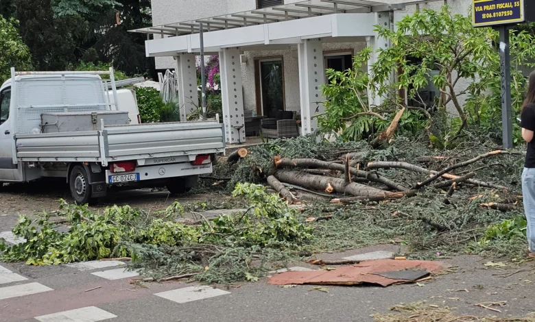 nubifragio a Roma in via dei Prati Fiscali
