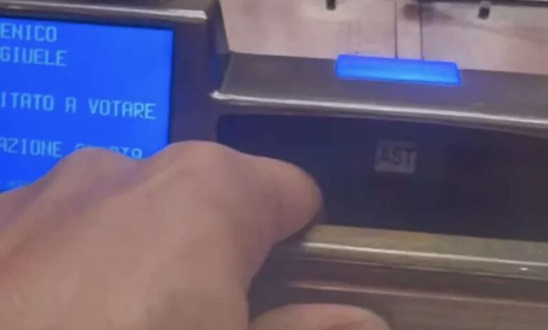 Legge elettorale voto alla Camera, il video di Vannacci con smartphone